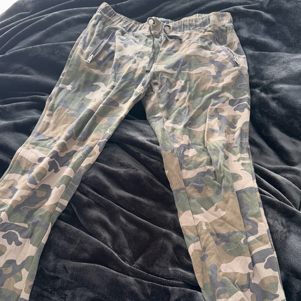 Forever 21 Women's Camouflage Joggers
